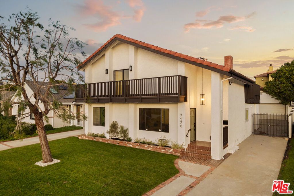 Photo of 7520 Stewart Avenue, Los Angeles, CA 90045 (MLS # 26636113)