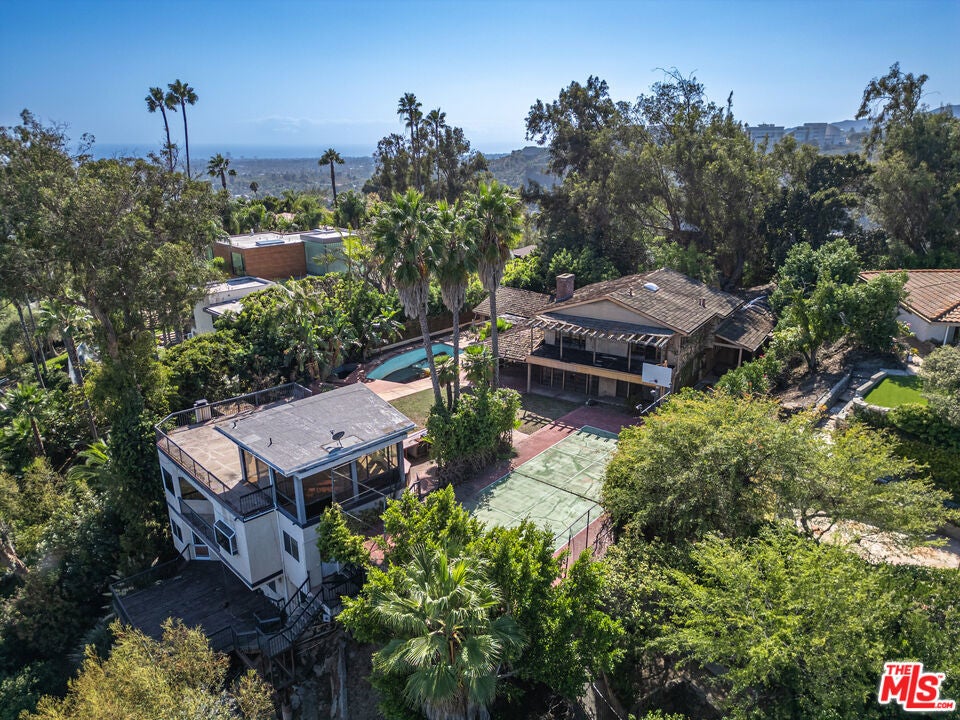 860 Linda Flora Drive