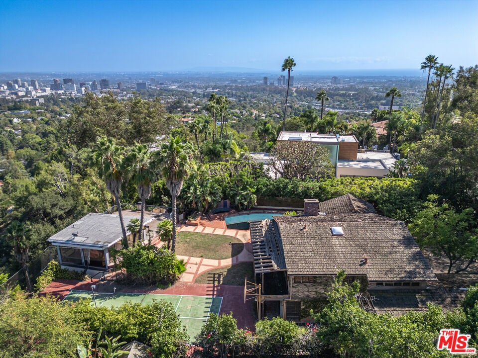 860 Linda Flora Drive