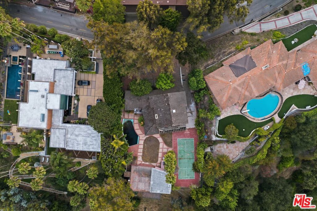 860 Linda Flora Drive