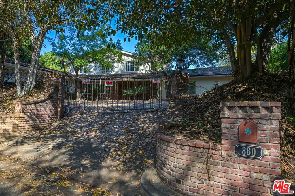 860 Linda Flora Drive