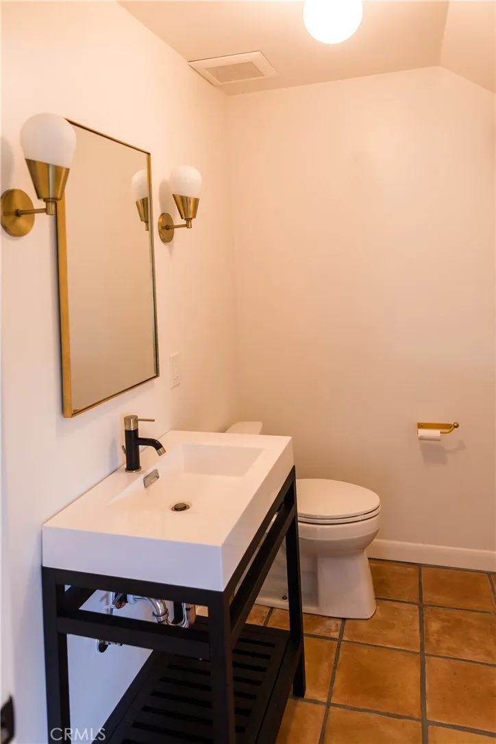 Santa Ana, California 92706, United States, 2 Bedrooms Bedrooms, ,2 BathroomsBathrooms,Residential,Active,165524