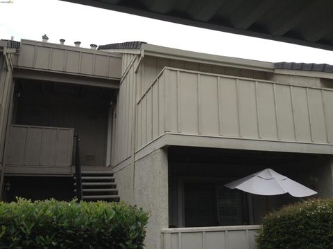 Photo of 2209 Lakeview Cir CIR, Pittsburg, CA 94565 (MLS # 41134400)