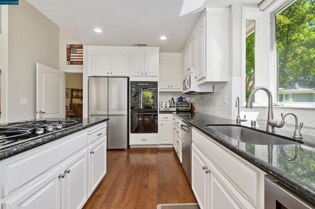 GOLDEN EAGLE LUX - Residential