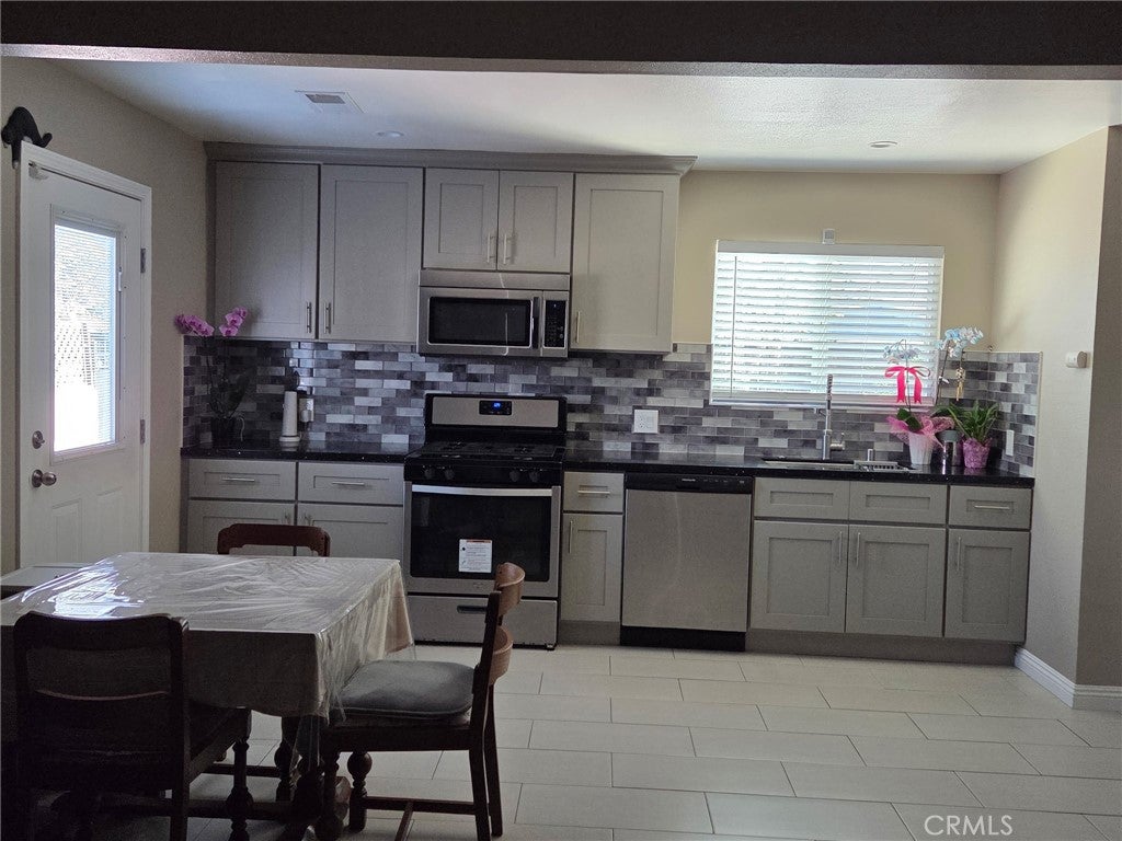 13200 Wentworth St St, Arleta CA 91331
