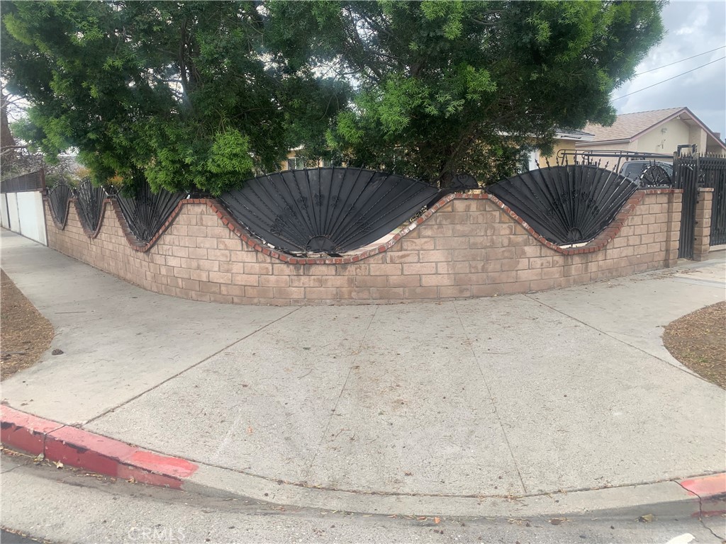 13200 13202 Wentworth St