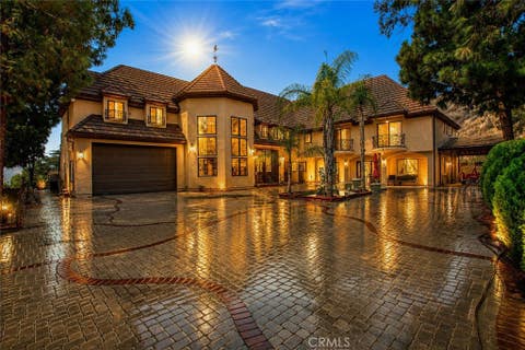 Photo of 1663 Vista DR, Glendale, CA 91201 (MLS # GD26187712)