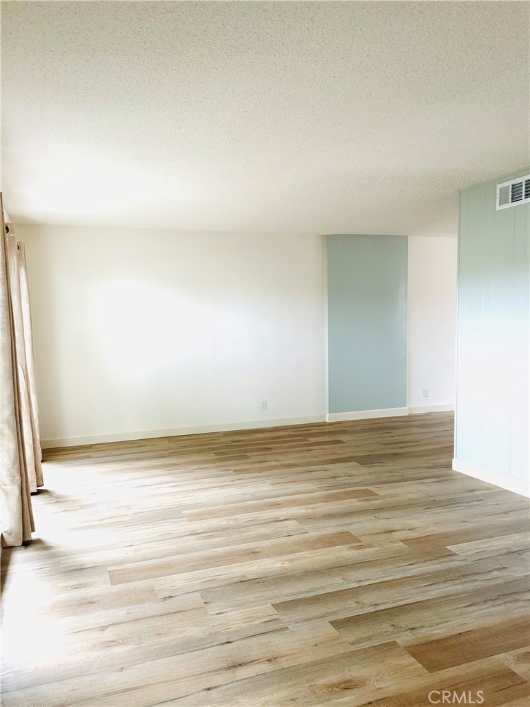 1955 W Greenleaf Avenue E