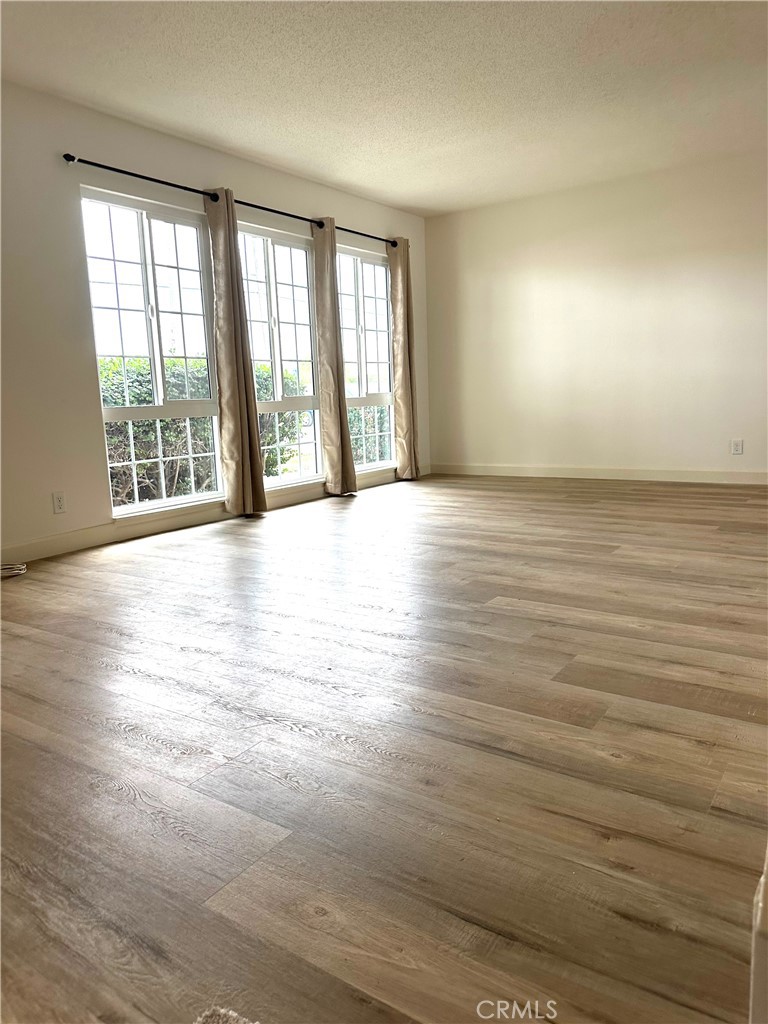 1955 W Greenleaf Avenue E