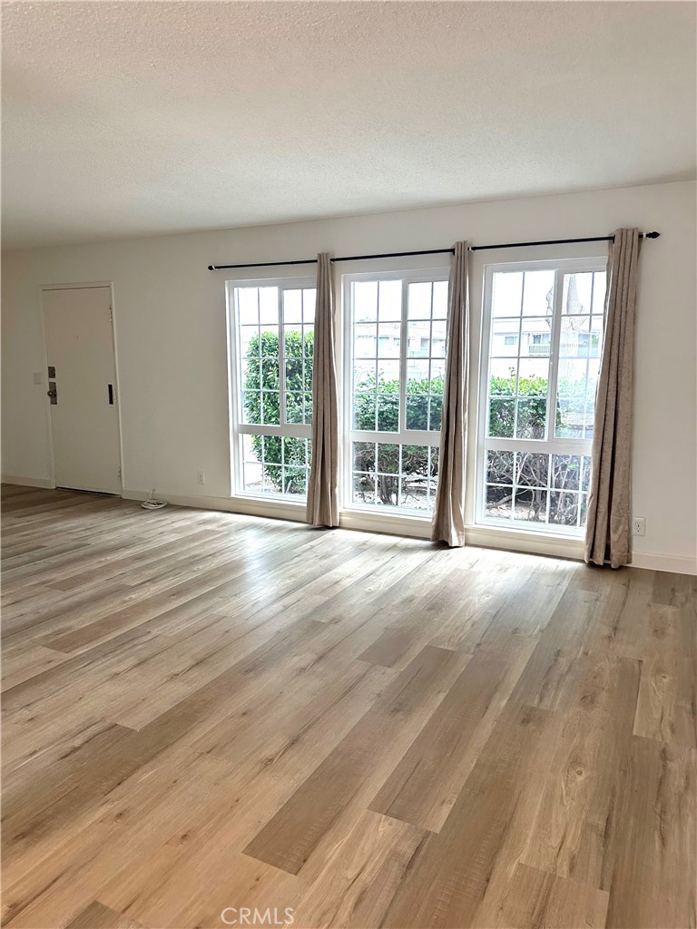 1955 W Greenleaf Avenue E