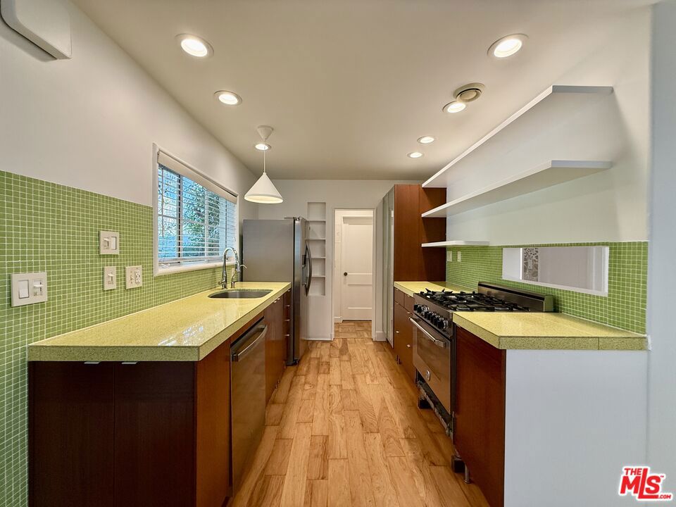 5333 Village Green