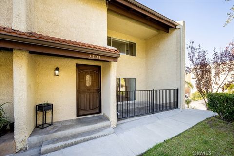 Photo of 7727 Via Napoli #75, Burbank, CA 91504 (MLS # GD25247848) Photo of 7727 Via Napoli #75, Burbank, CA 91504 (MLS # GD25247848)