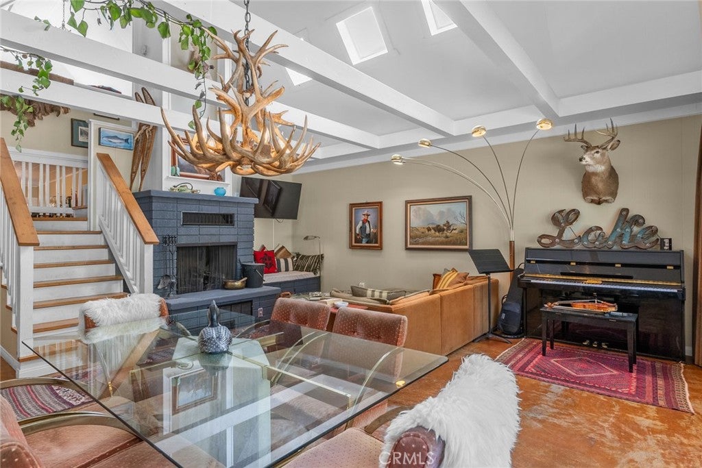 2157 Mariposa Lane