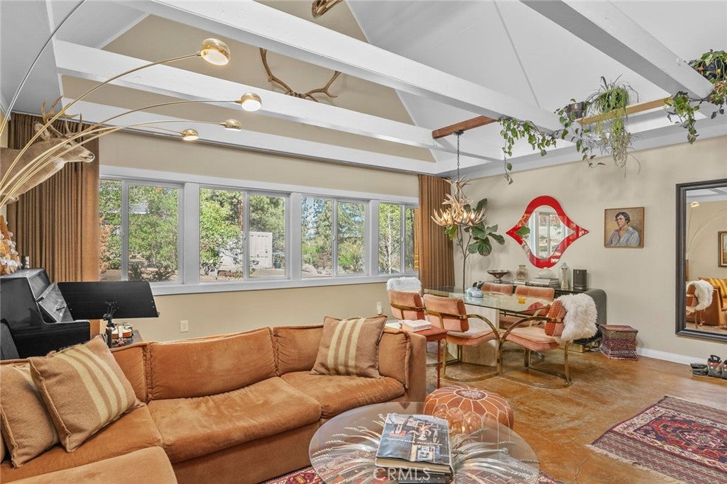 2157 Mariposa Lane