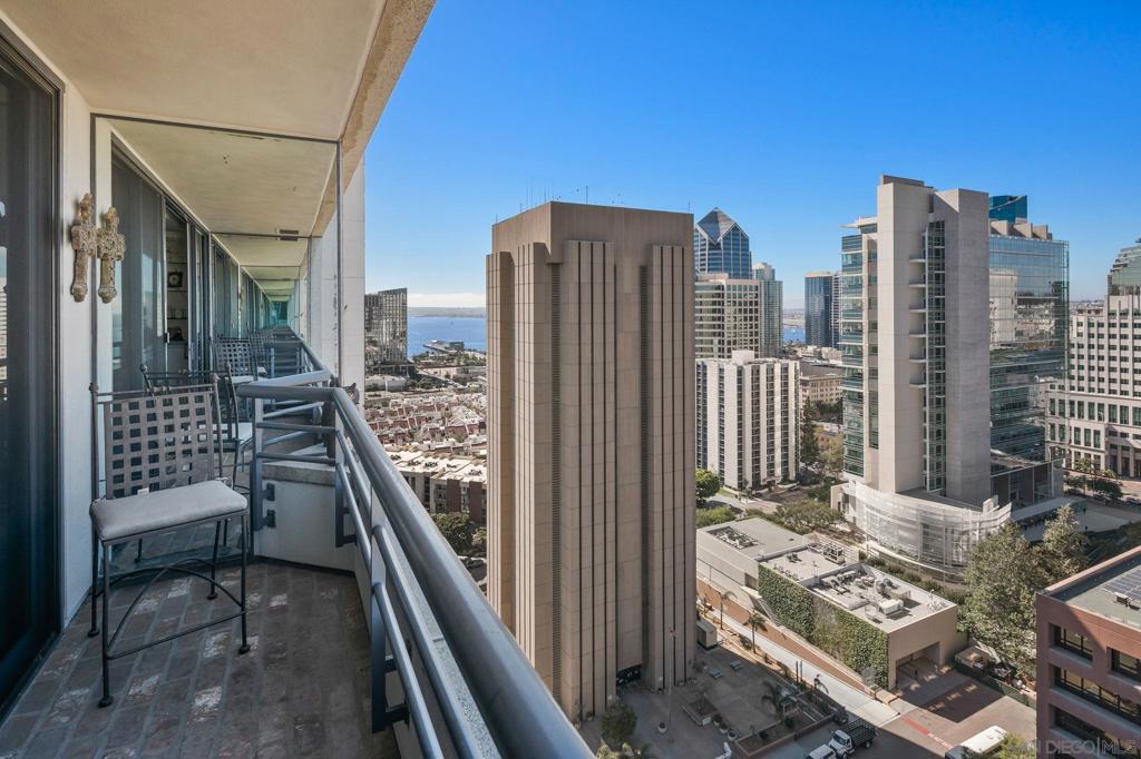 700 Front St 1706