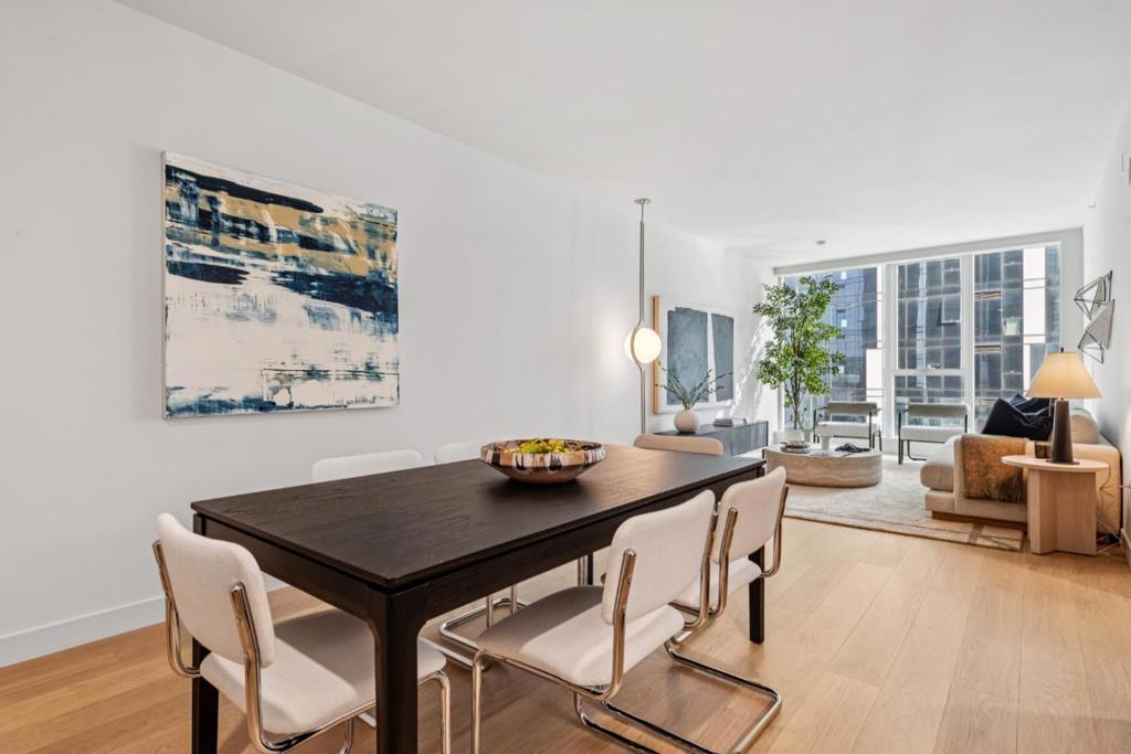 188 W Saint James Street 11311