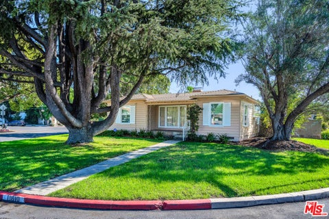 Photo of 11810 Radio Drive, Los Angeles, CA 90064 (MLS # 26999015)