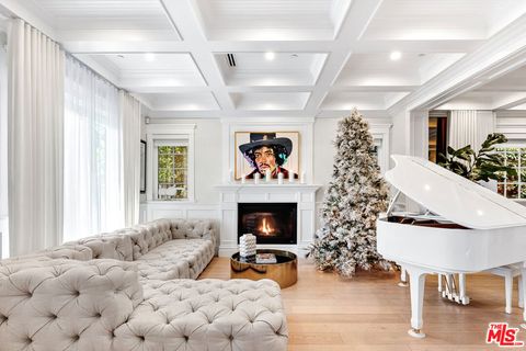 Photo of 5000 Petit Avenue, Encino, CA 91436 (MLS # 25547369)