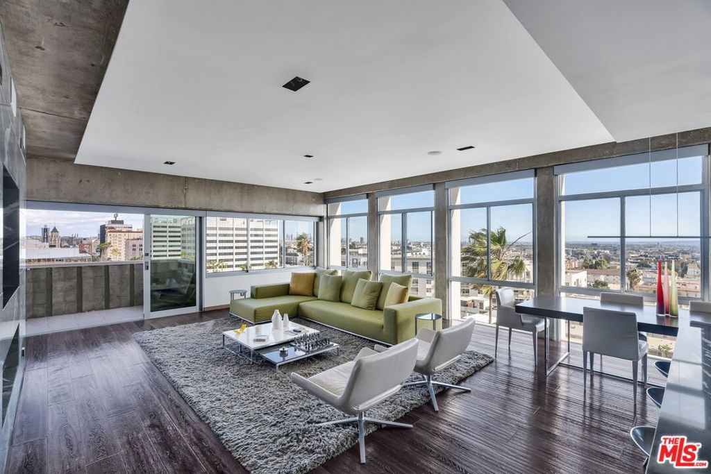 Photo of 7135 Hollywood Boulevard #802, Los Angeles, CA 90046 (MLS # 25603441)