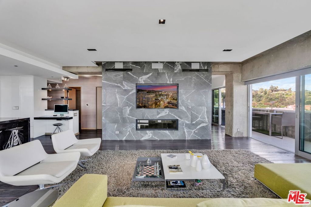 Photo of 7135 Hollywood Boulevard #802, Los Angeles, CA 90046 (MLS # 25603441)
