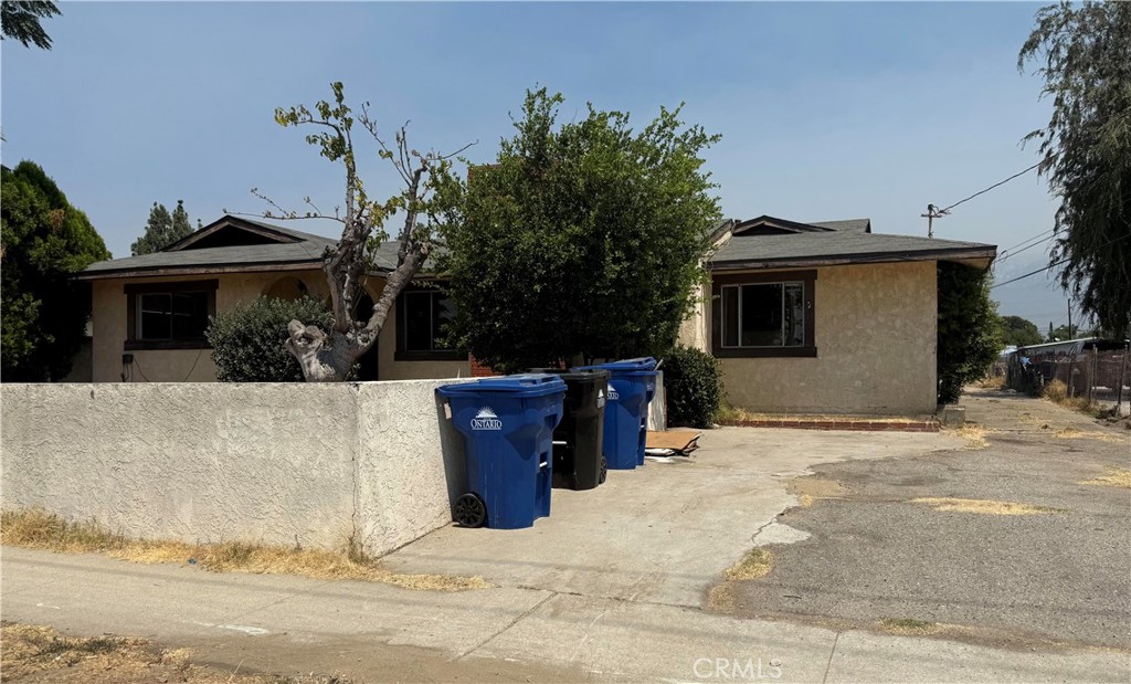 3 bedrooms 2 bathrooms with huge lot over 18,480 sq ft. Single story house. Potential can build more unit on this property. convenient location near highway 10. Near shopping center, Target.