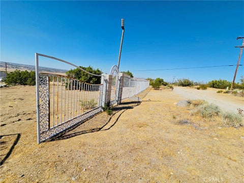 Photo of 7380 High Hill RD, Apple Valley, CA 92308 (MLS # HD26209928)