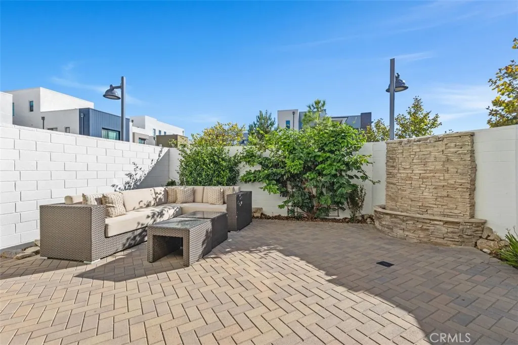 Irvine, California 92618, United States, 3 Bedrooms Bedrooms, ,4 BathroomsBathrooms,Residential,Active,215031