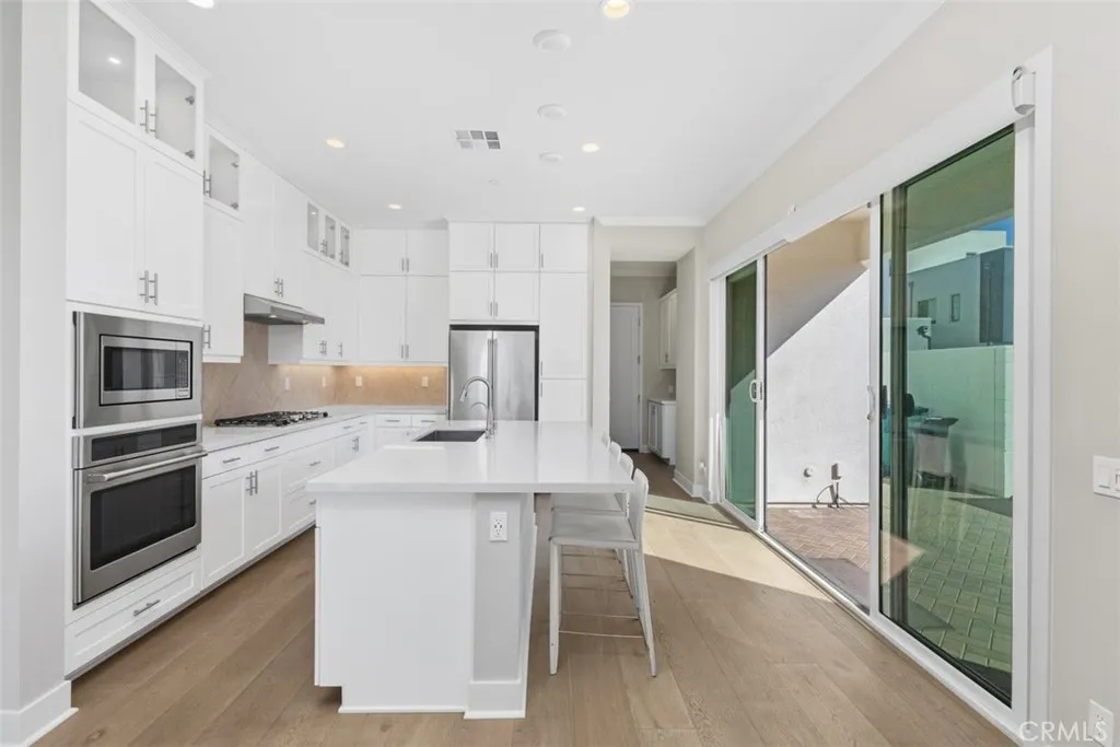 Irvine, California 92618, United States, 3 Bedrooms Bedrooms, ,4 BathroomsBathrooms,Residential,Active,215031