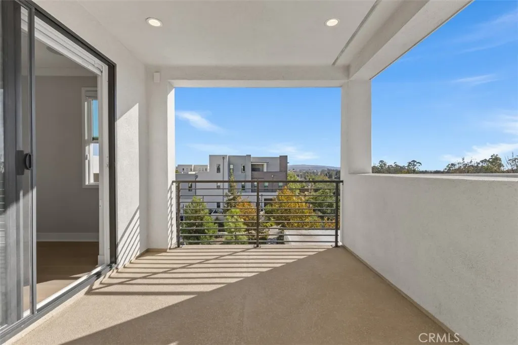 Irvine, California 92618, United States, 3 Bedrooms Bedrooms, ,4 BathroomsBathrooms,Residential,Active,215031