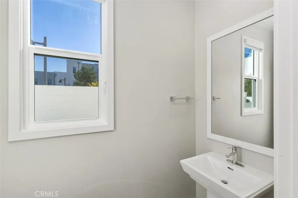 Irvine, California 92618, United States, 3 Bedrooms Bedrooms, ,4 BathroomsBathrooms,Residential,Active,215031