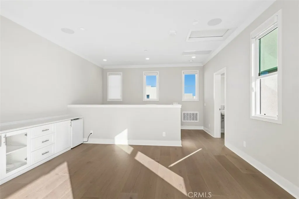 Irvine, California 92618, United States, 3 Bedrooms Bedrooms, ,4 BathroomsBathrooms,Residential,Active,215031