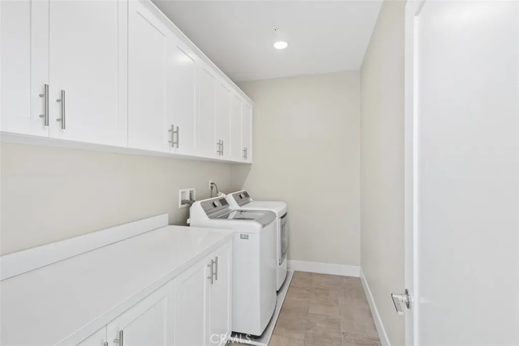 Irvine, California 92618, United States, 3 Bedrooms Bedrooms, ,4 BathroomsBathrooms,Residential,Active,215031