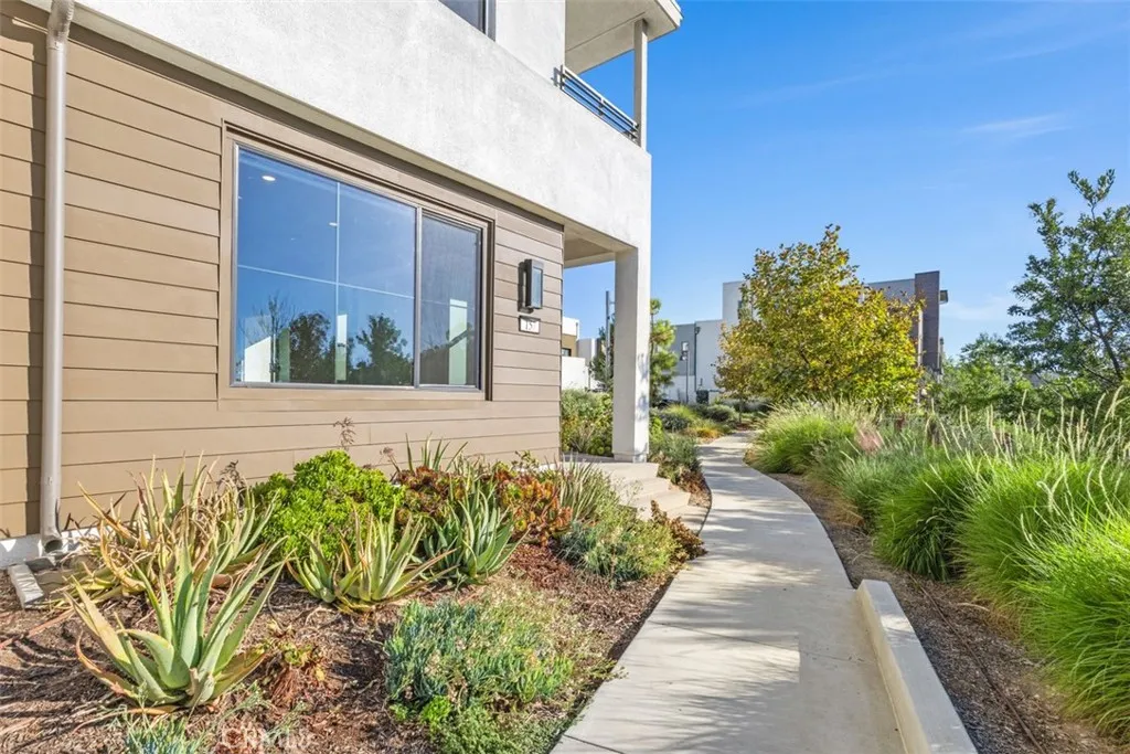 Irvine, California 92618, United States, 3 Bedrooms Bedrooms, ,4 BathroomsBathrooms,Residential,Active,215031