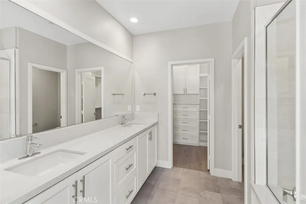 Irvine, California 92618, United States, 3 Bedrooms Bedrooms, ,4 BathroomsBathrooms,Residential,Active,215031