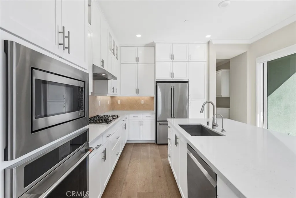 Irvine, California 92618, United States, 3 Bedrooms Bedrooms, ,4 BathroomsBathrooms,Residential,Active,215031