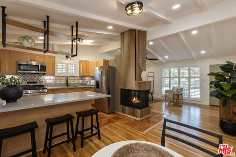 1881 Hackett Avenue Long Beach CA 90815