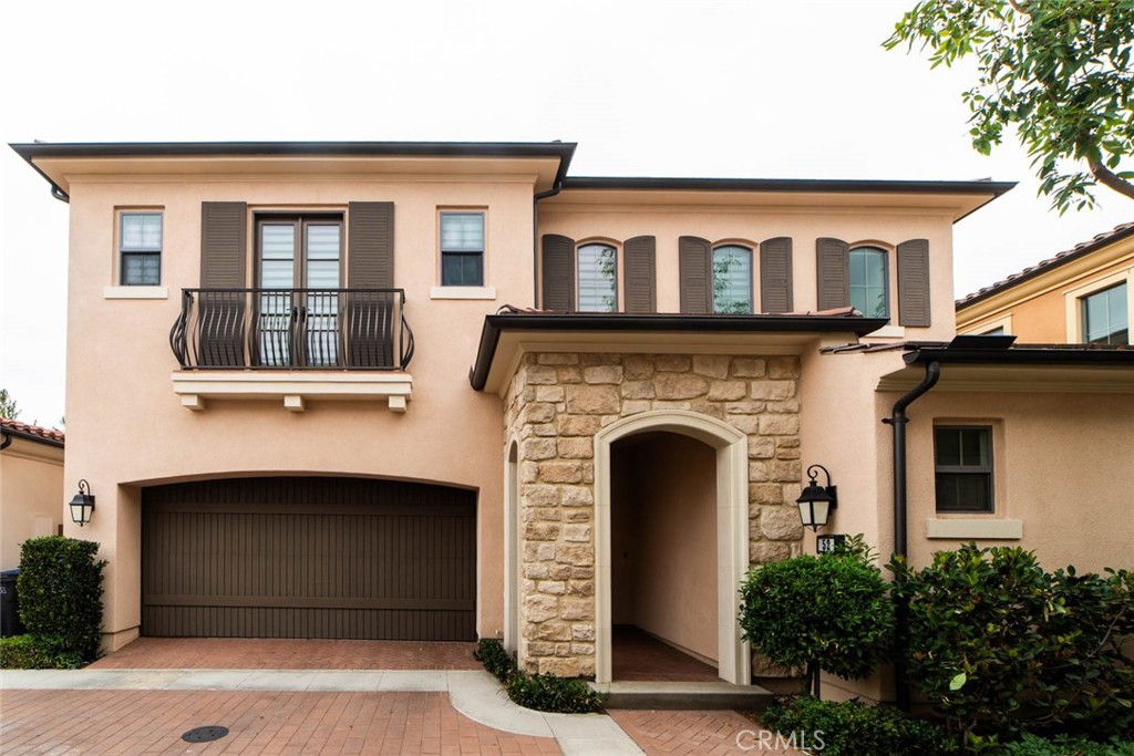 This stunning 4-bedroom, 3-bathroom detached home is located in the highly desirable Eastwood Village community. Designed with a unique open floor plan, it features a spacious great room that seamlessly connects to the gourmet kitchen. The kitchen is appointed with a large granite island, premium countertops, and stainless steel appliances, perfect for both everyday living and entertaining.
A convenient downstairs bedroom provides flexibility for guests or multi-generational living, while the second floor hosts the luxurious master suite and two additional bedrooms. The home sits on a rare and highly sought-after corner lot, offering an exceptionally larger outdoor space compared to neighboring properties.
Community amenities include multiple swimming pools, spas, clubhouses, tennis courts, playgrounds, and picnic areas. The home is just a short walk to the award-winning Eastwood Elementary School and within easy reach of the Jeffrey Trail open spaces, shopping, dining, entertainment, and other top-rated schools.
Experience the perfect blend of comfort, convenience, and lifestyle in this remarkable Eastwood Village residence.