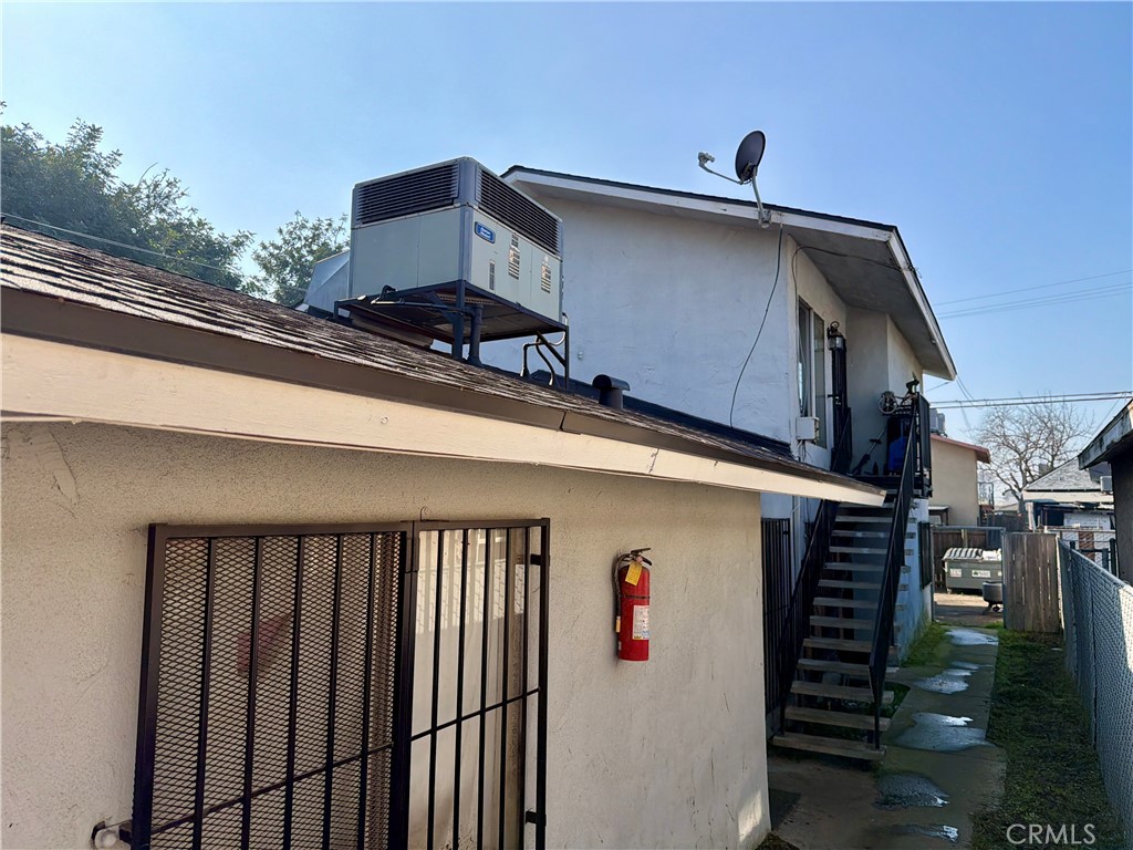 329 N Diana