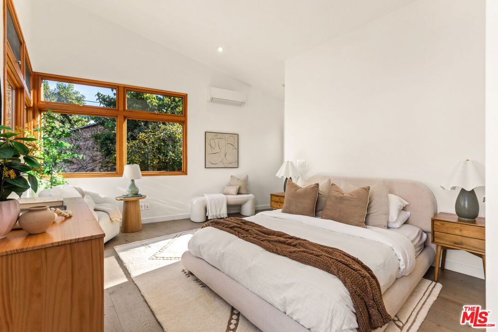 Photo of 3344 Delaware Avenue, Santa Monica, CA 90404 (MLS # 26636413)