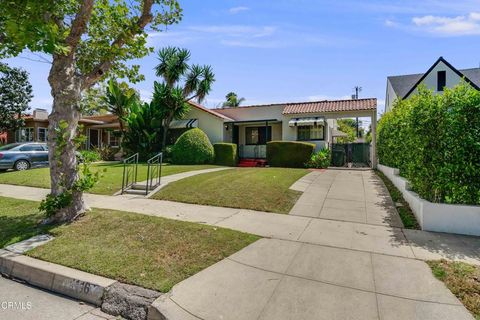 Photo of 1116 S Burnside Avenue, Los Angeles, CA 90019 (MLS # P1-26883)
