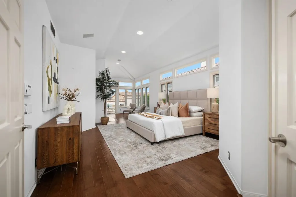 La Jolla, California 92037, United States, 3 Bedrooms Bedrooms, ,4 BathroomsBathrooms,Residential,Active,192513