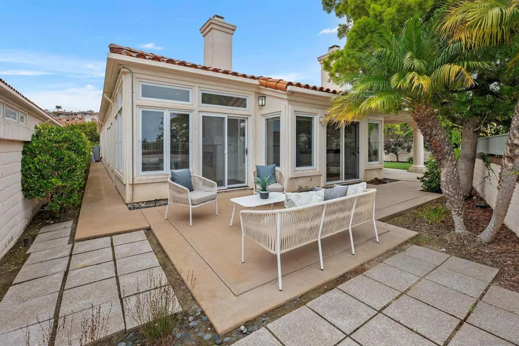 La Jolla, California 92037, United States, 3 Bedrooms Bedrooms, ,4 BathroomsBathrooms,Residential,Active,192513