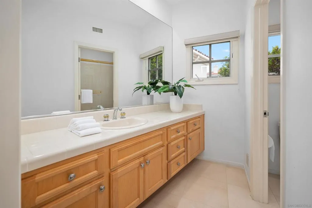 La Jolla, California 92037, United States, 3 Bedrooms Bedrooms, ,4 BathroomsBathrooms,Residential,Active,192513