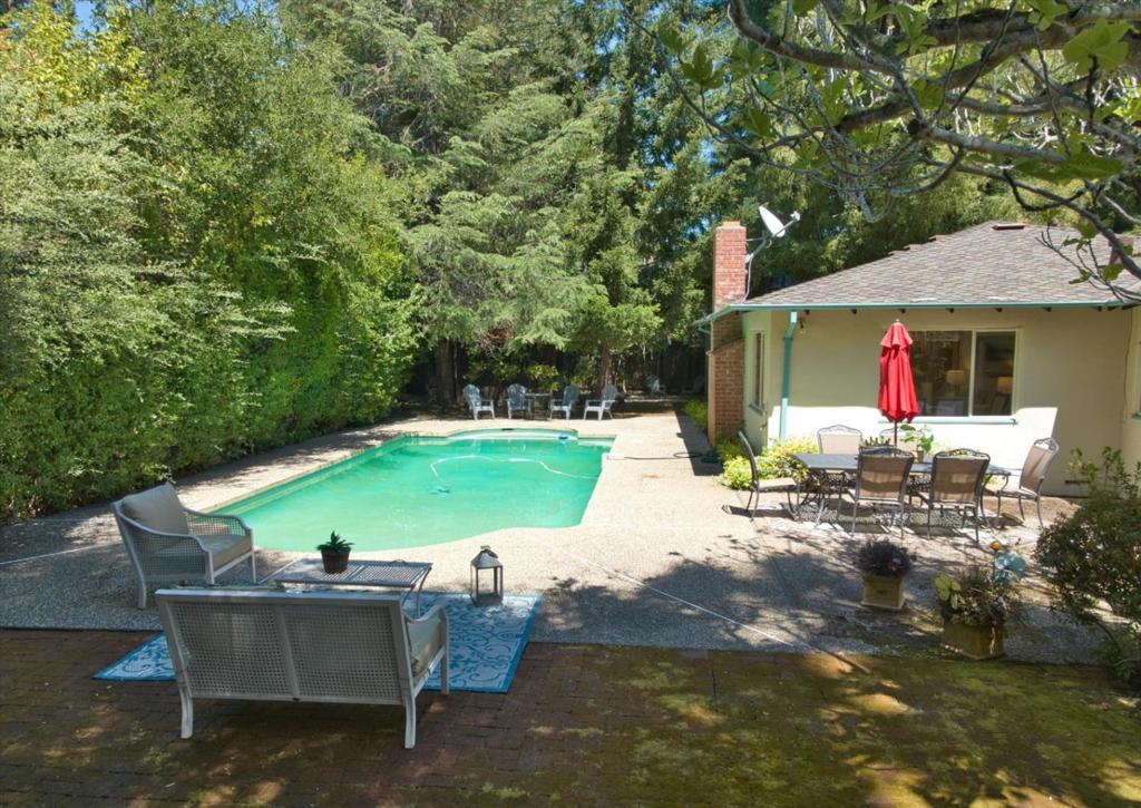 1225 San Mateo Drive