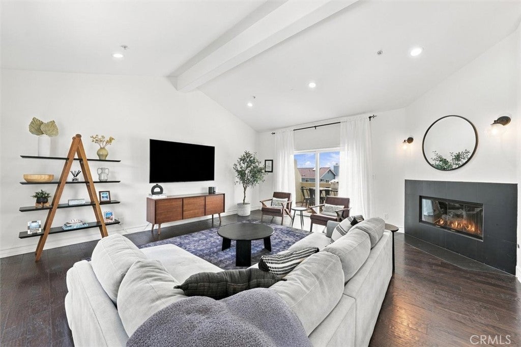 2723 Carnegie C
