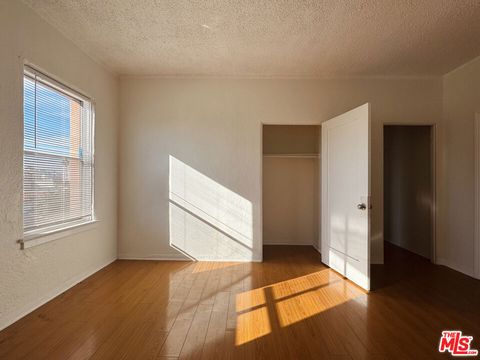 Photo of 920 S Hobart Blvd Blvd #302, Los Angeles, CA 90006 (MLS # 26661251)
