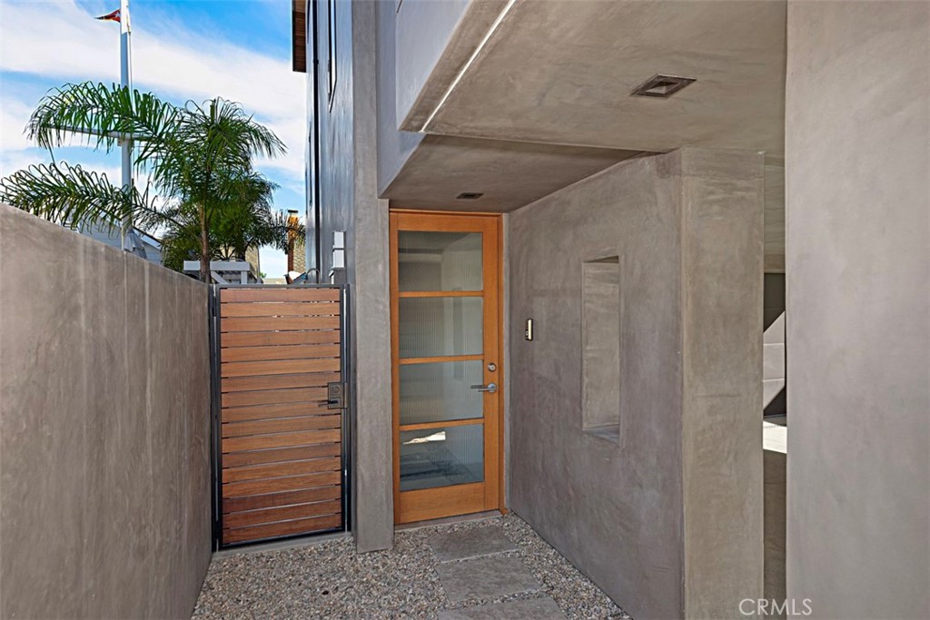 1139 W Balboa Blvd