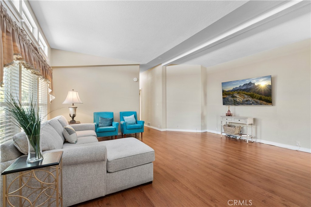 1245 W Cienega Avenue 181