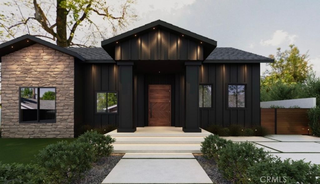 Photo of 14800 Mccormick St, Sherman Oaks, CA 91411 (MLS # SR25259086)