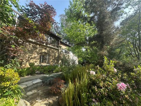 Photo of 8601 Wonderland Avenue #1, Los Angeles, CA 90046 (MLS # GD26072165)